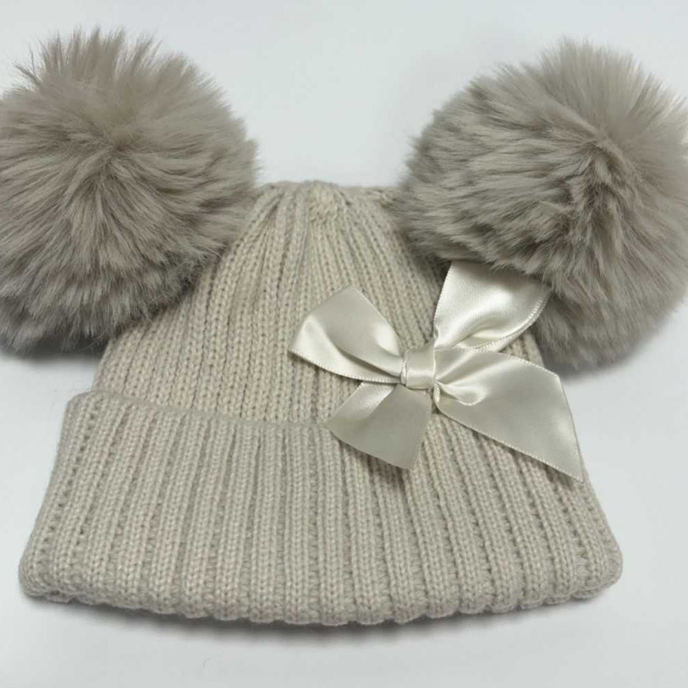 Pom pom hat with Bow